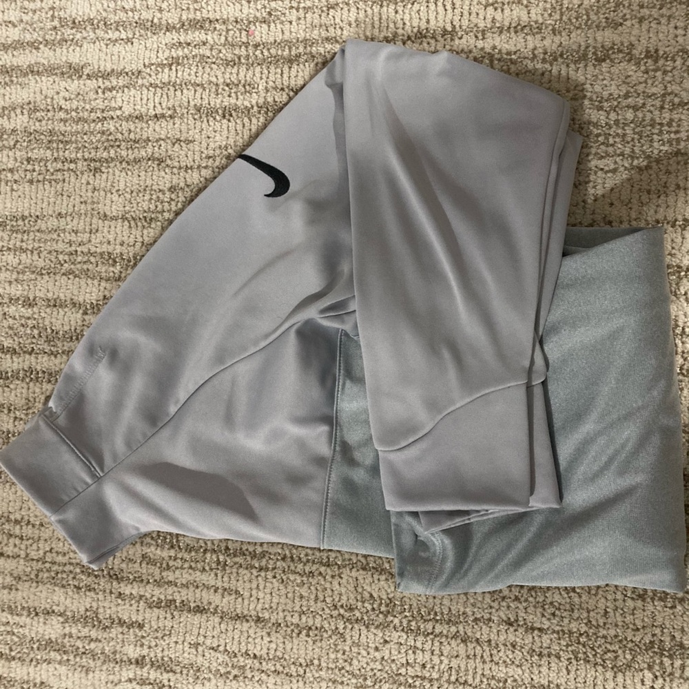 Half zip pull over Nike and under armour. 25 each